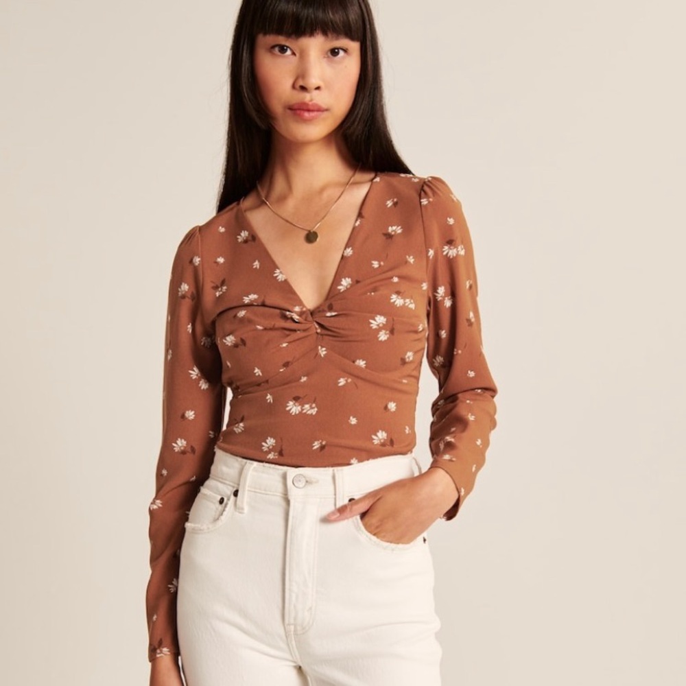 NWT Abercrombie & Fitch Twist-Front Floral Blouse